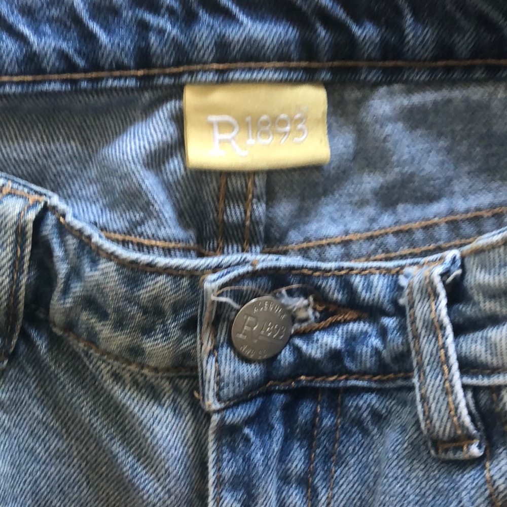 Distressed Jeans - Picture 3 of 4